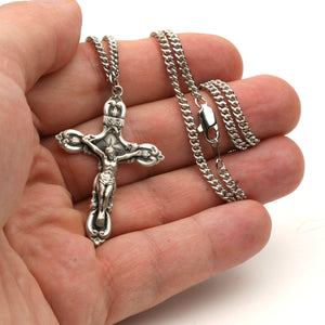 Collar de crucifijo católico extragrande de plata de ley | 4,76 x 3,17 cm | Cadena de 60 cm | Hecho en EE. UU. por Bliss