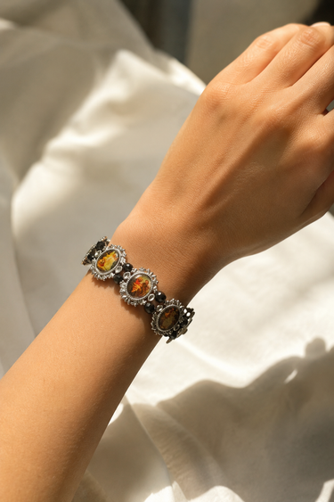Pulsera de santos católicos de metal | Cuentas negras | Elástica | Tarjeta de Rosario