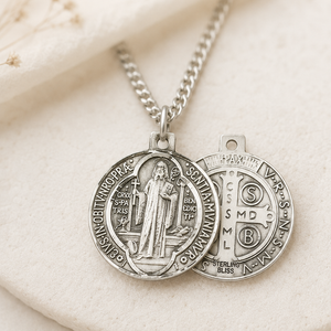 Collar de Plata de Ley con Medalla de San Benito | 1 x 7/8 | Cadena de 24