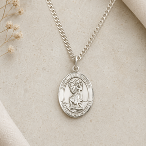 Collar de Plata de Ley con Medalla Mediana de San Cristóbal Patrón | 1,9 cm x 1,27 cm | Cadena de 45,72 cm | Fabricado en EE. UU. por Bliss