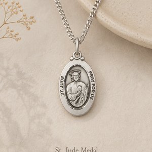 Collar de plata de ley con medalla mediana de San Judas Tadeo | 2,85 cm x 1,58 cm | Cadena de 60,96 cm | Hecho en EE. UU. por Bliss